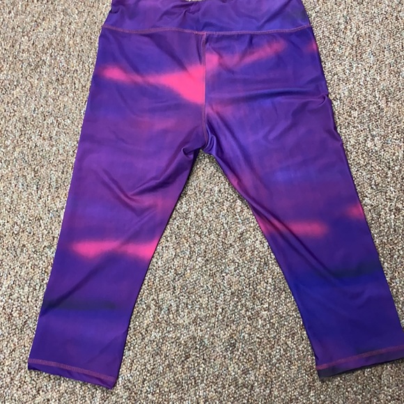 Take a Walk purple & pink yoga Capri pants - size Medium - Picture 3 of 11